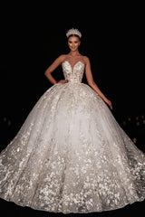 Elegant Long Strapless Sweetheart Appliques Lace Ball Gown Wedding Dress