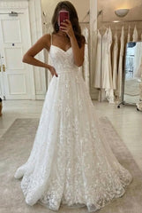 Chic Long A-line Spaghetti Strap Appliques Tulle Wedding Dress