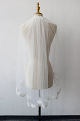 Elegant Lace Applique Edge Tulle Wedding Veil