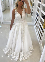 Elegant Long A-line Tulle Lace Appliques Wedding Dresses