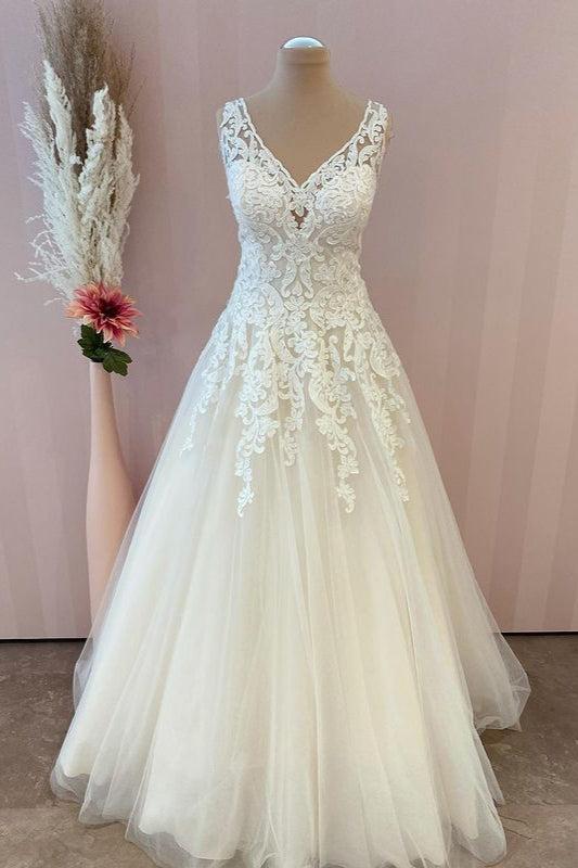 Classy Long Sweetheart Appliques Lace A-Line Tulle Backless Floor Length Wedding Dress