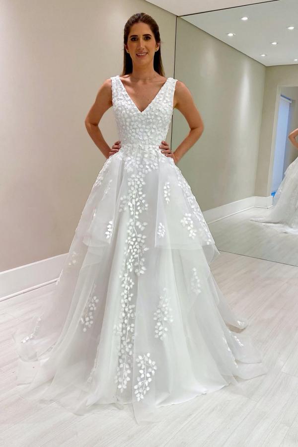 Long A-line V-neck Sleeveless Tulle Appliques Lace Backless Wedding Dresses