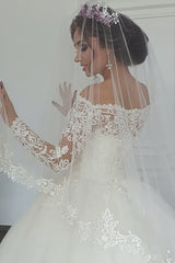 Beautiful Long Sleeve Off the Shoulder Appliques Lace Ball Gown Wedding Dress