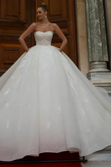 Charming Long Ball Gown Strapless Sleeveless Tulle Lace Wedding Dresses