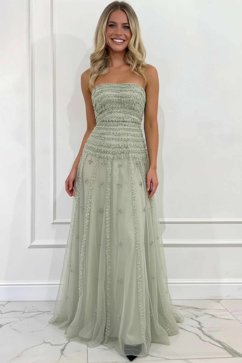 Elegant Strapless Sleeveless A-line Prom Dress with Appliques