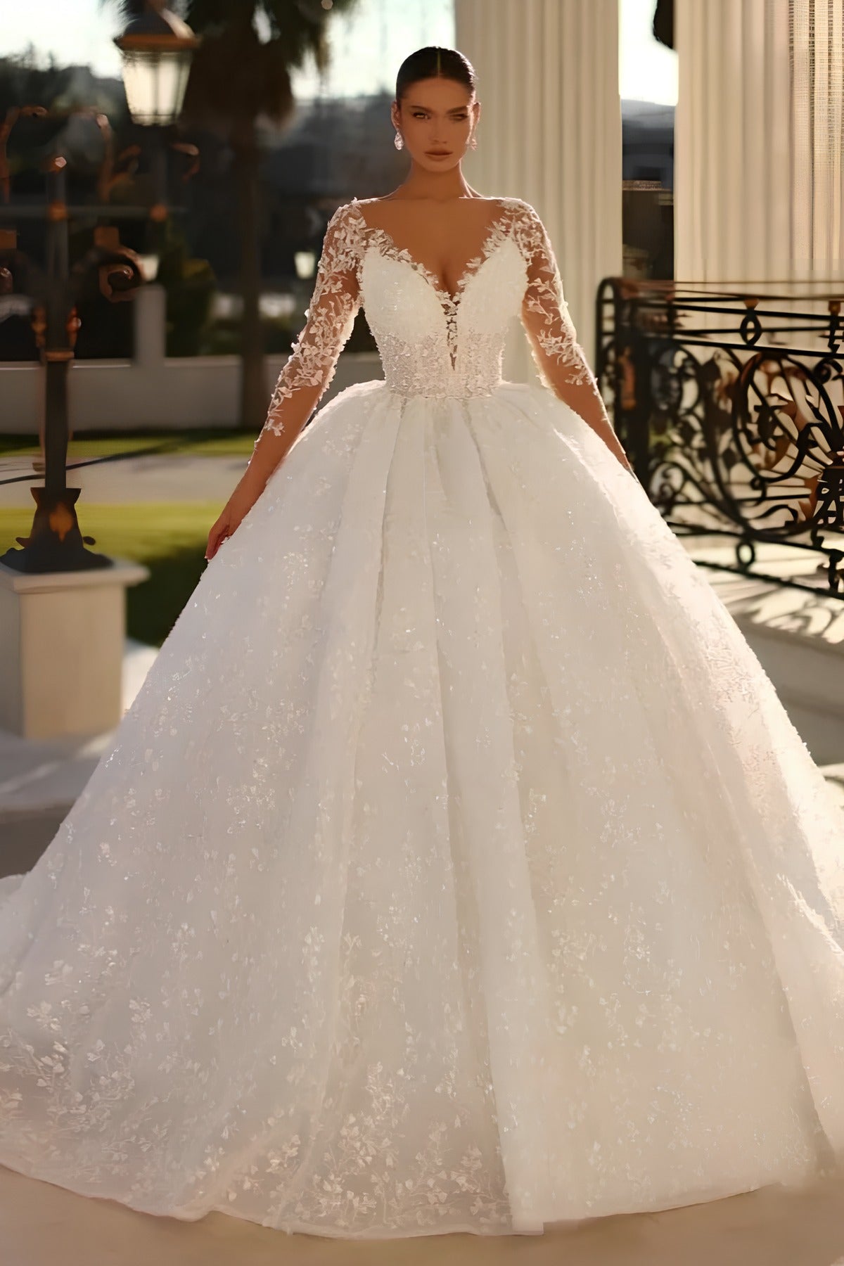 Long Ball Gown Sweetheart Tulle Lace Appliques Wedding Dresses with Sleeves