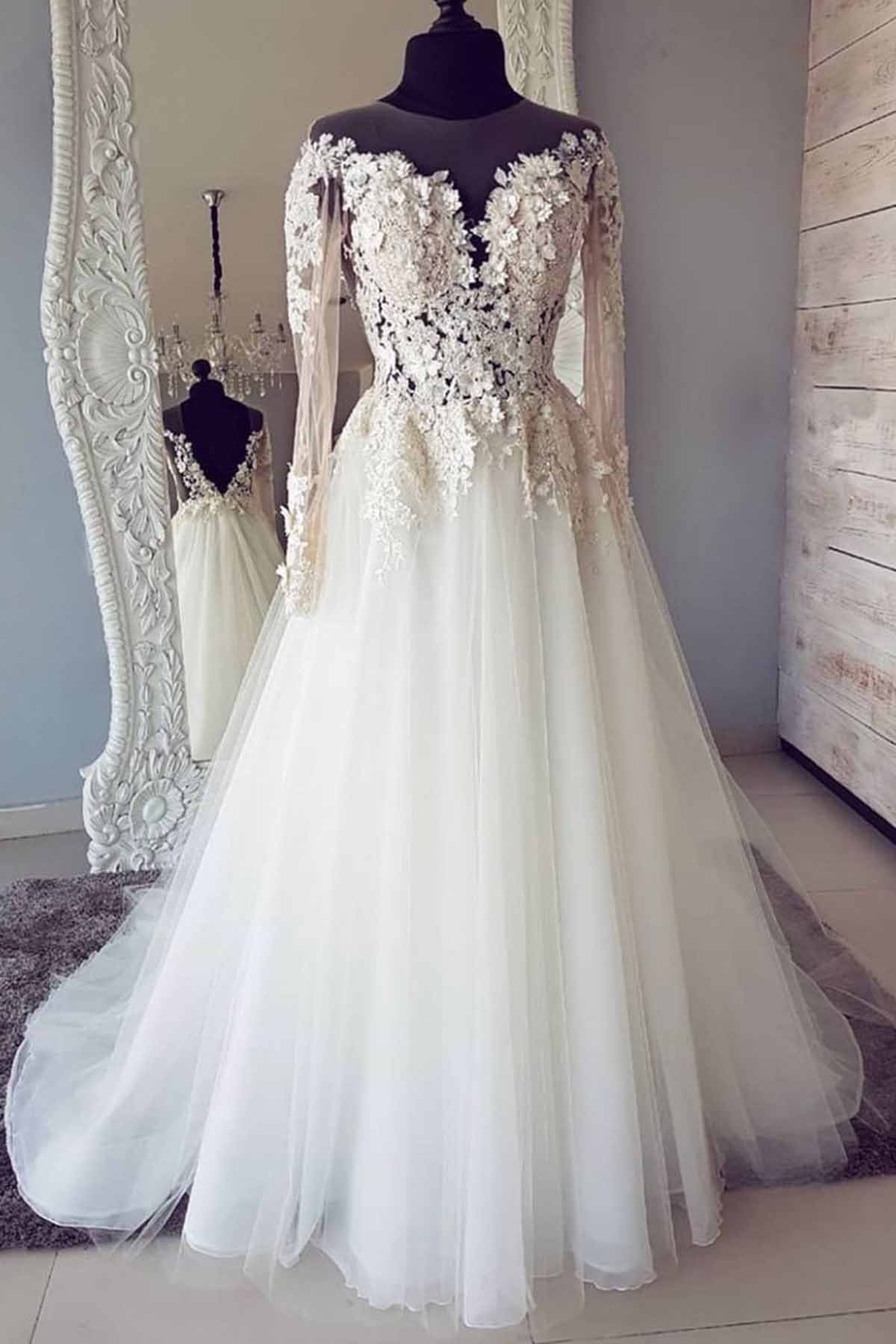 White A-line Tulle Lace Long Round Neck Wedding Dress	 with Sleeves