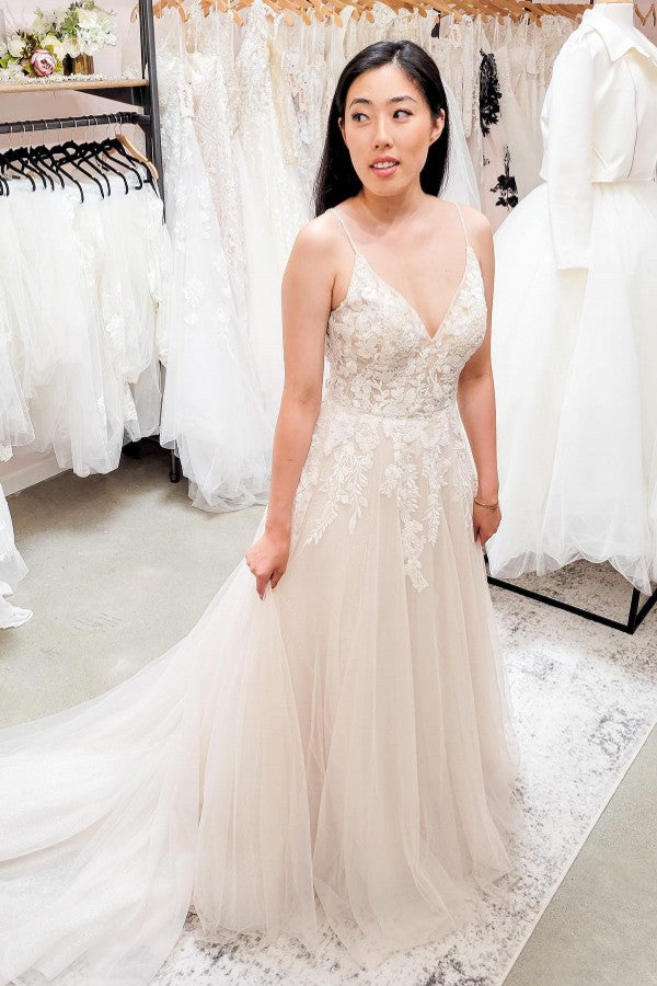 Elegant Long A-line V-neck Lace Tulle Backless Wedding Dresses
