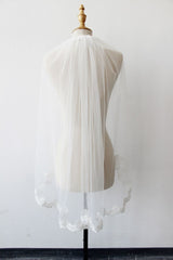 Elegant Lace Applique Edge Tulle Wedding Veil