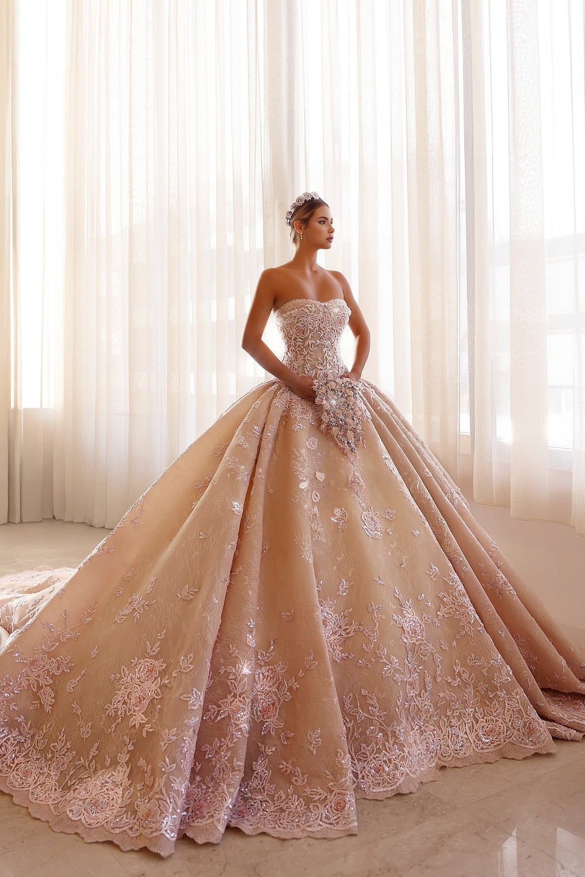 Ball Gown Strapless Appliques Lace Beads Long Wedding Dress with Train